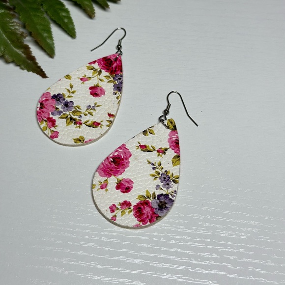 Leather Earrings Teardrop Floral Earrings - Picture 4 of 6